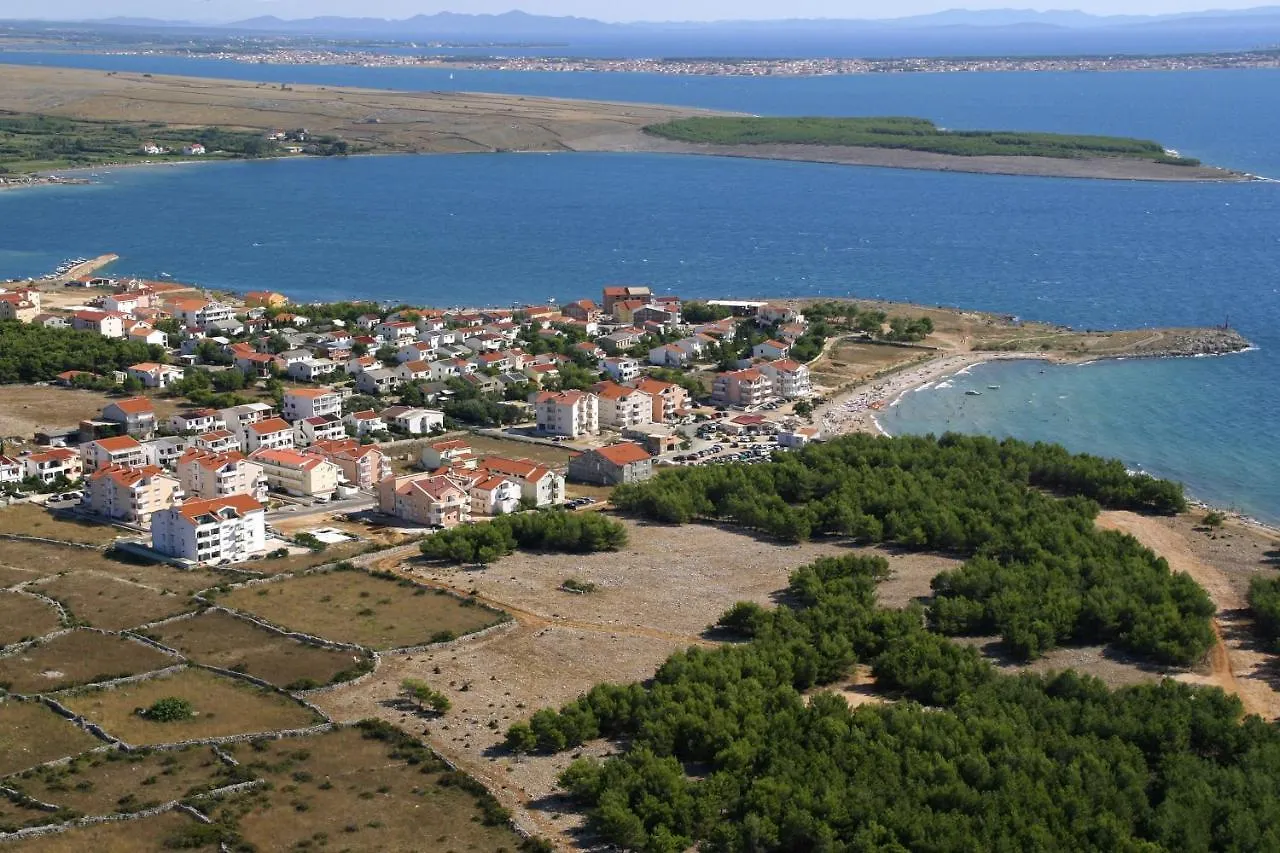 Family Friendly Seaside Apartments Povljana, Pag - 230 0*, Povljana Croatia