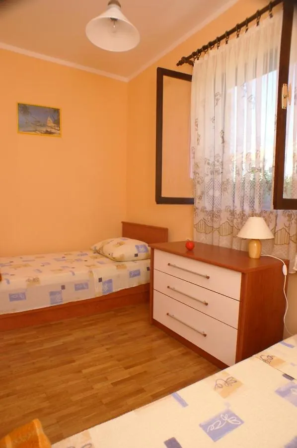 Family Friendly Seaside Apartments Povljana, Pag - 230 0*, Povljana