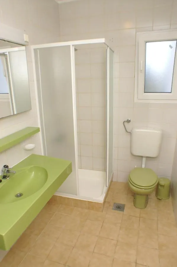 Family Friendly Seaside Apartments Povljana, Pag - 230